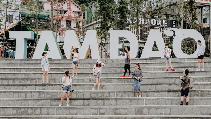 Quảng Trường Tam Đảo: Trái Tim Thị Trấn Mờ Sương – Khám Phá Từ A-z