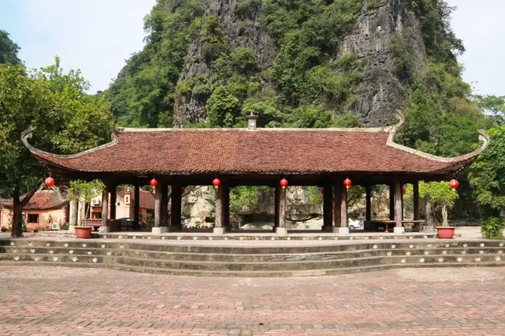 Resort Làng Việt Cổ, Cố Viên Lầu Ninh Bình: Kinh Nghiệm Chi Tiết & Đánh Giá Toàn Diện Resort Làng Việt Cổ, Cố Viên Lầu Ninh Bình: Kinh Nghiệm Chi Tiết & Đánh Giá Toàn Diện