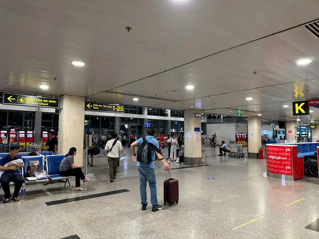 Kinh Nghiệm Ngủ Đêm Và Hoạt Động Tại Sân Bay Tân Sơn Nhất Buổi Tối Kinh Nghiệm Ngủ Đêm Và Hoạt Động Tại Sân Bay Tân Sơn Nhất Buổi Tối