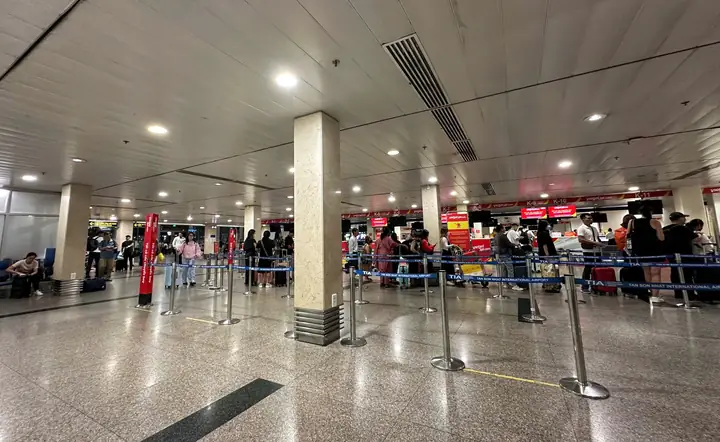 Kinh Nghiệm Ngủ Đêm Và Hoạt Động Tại Sân Bay Tân Sơn Nhất Buổi Tối Kinh Nghiệm Ngủ Đêm Và Hoạt Động Tại Sân Bay Tân Sơn Nhất Buổi Tối