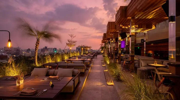 Shri Restaurant & Lounge Hồ Chí Minh: Trải Nghiệm Ẩm Thực Rooftop Đỉnh Cao