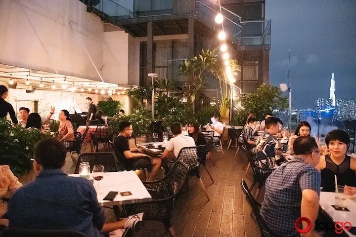 Shri Restaurant & Lounge Hồ Chí Minh: Trải Nghiệm Ẩm Thực Rooftop Đỉnh Cao