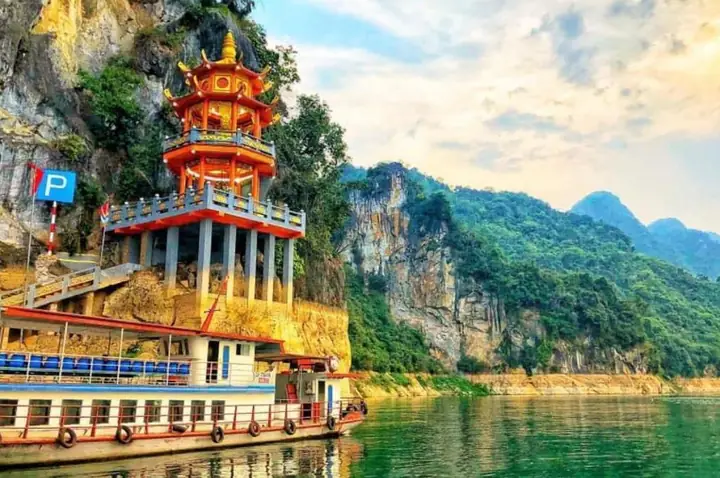 Sự Tích Bà Chúa Thác Bờ: Truyền Thuyết, Công Đức Và Tín Ngưỡng Dân Gian Sự Tích Bà Chúa Thác Bờ: Truyền Thuyết, Công Đức Và Tín Ngưỡng Dân Gian
