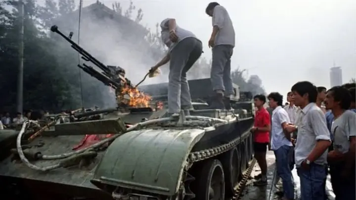 Hình Ảnh Thảm Sát Thiên An Môn 1989: Những Khoảnh Khắc Lịch Sử Trung Quốc Muốn Xóa Bỏ 46 Hình Ảnh Thảm Sát Thiên An Môn 1989: Những Khoảnh Khắc Lịch Sử Trung Quốc Muốn Xóa Bỏ