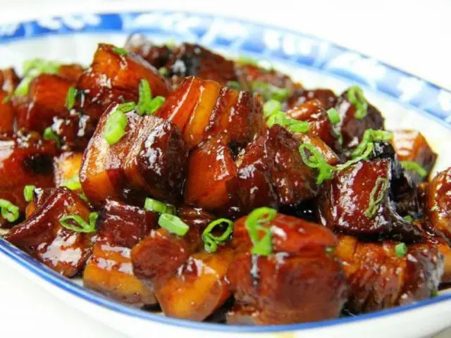 Cách Làm Thịt Kho Tàu Kiểu Người Hoa Chuẩn Vị: Bí Quyết Từ Nguyên Liệu Đến Thành Phẩm 22 Cách Làm Thịt Kho Tàu Kiểu Người Hoa Chuẩn Vị: Bí Quyết Từ Nguyên Liệu Đến Thành Phẩm