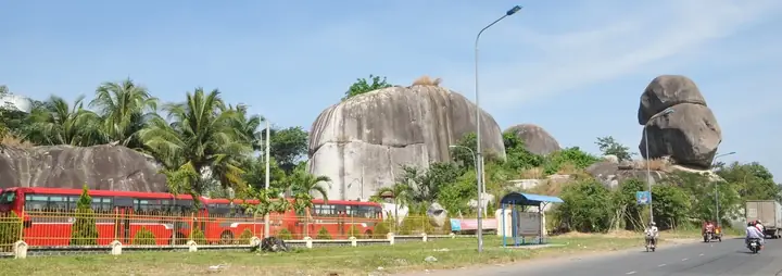 Thuyết Minh Về Đá Ba Chồng Định Quán: Lịch Sử, Cấu Tạo Và Kinh Nghiệm Tham Quan 81 Thuyết Minh Về Đá Ba Chồng Định Quán: Lịch Sử, Cấu Tạo Và Kinh Nghiệm Tham Quan