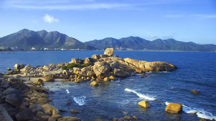Hòn Chồng Nha Trang: Khám Phá Vẻ Đẹp, Truyền Thuyết Và Kinh Nghiệm Du Lịch