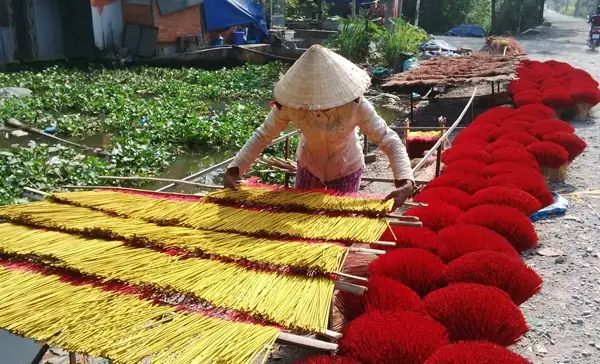 Nghề Làm Nhang: Từ Lịch Sử Văn Hóa Đến Quy Trình Sản Xuất Truyền Thống 56 Nghề Làm Nhang: Từ Lịch Sử Văn Hóa Đến Quy Trình Sản Xuất Truyền Thống