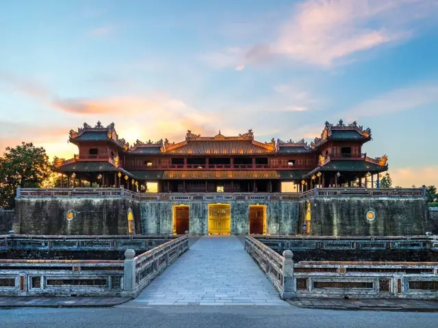 Top 10 Cảnh Đẹp Nhất Việt Nam: Khám Phá Những Tuyệt Tác Thiên Nhiên & Di Sản Văn Hóa