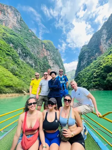 Tour Hà Giang 4 Ngày 3 Đêm: Lịch Trình Chi Tiết & Kinh Nghiệm Du Lịch Toàn Diện Tour Hà Giang 4 Ngày 3 Đêm: Lịch Trình Chi Tiết & Kinh Nghiệm Du Lịch Toàn Diện
