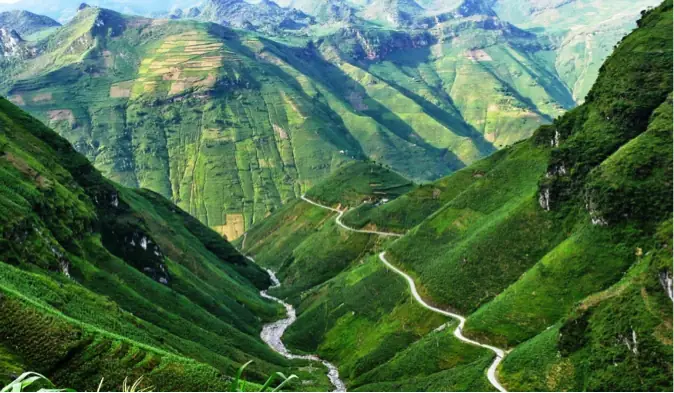 Tứ Đại Đỉnh Đèo Tây Bắc: Khám Phá 4 Cung Đường Hùng Vĩ & Thử Thách Cho Dân Phượt