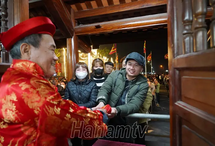 Túi Lương Đền Trần Thương Để Ở Đâu: Ý Nghĩa, Cách Nhận Và Lời Khuyên Túi Lương Đền Trần Thương Để Ở Đâu: Ý Nghĩa, Cách Nhận Và Lời Khuyên